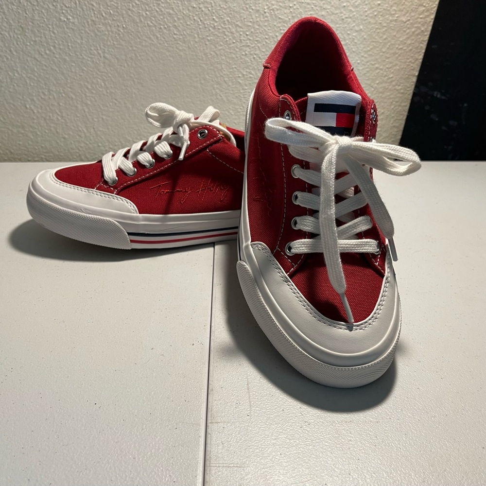 Rare Find Tommy Hilfiger Women’s Twethan Red Canvas Sneakers 7.5M